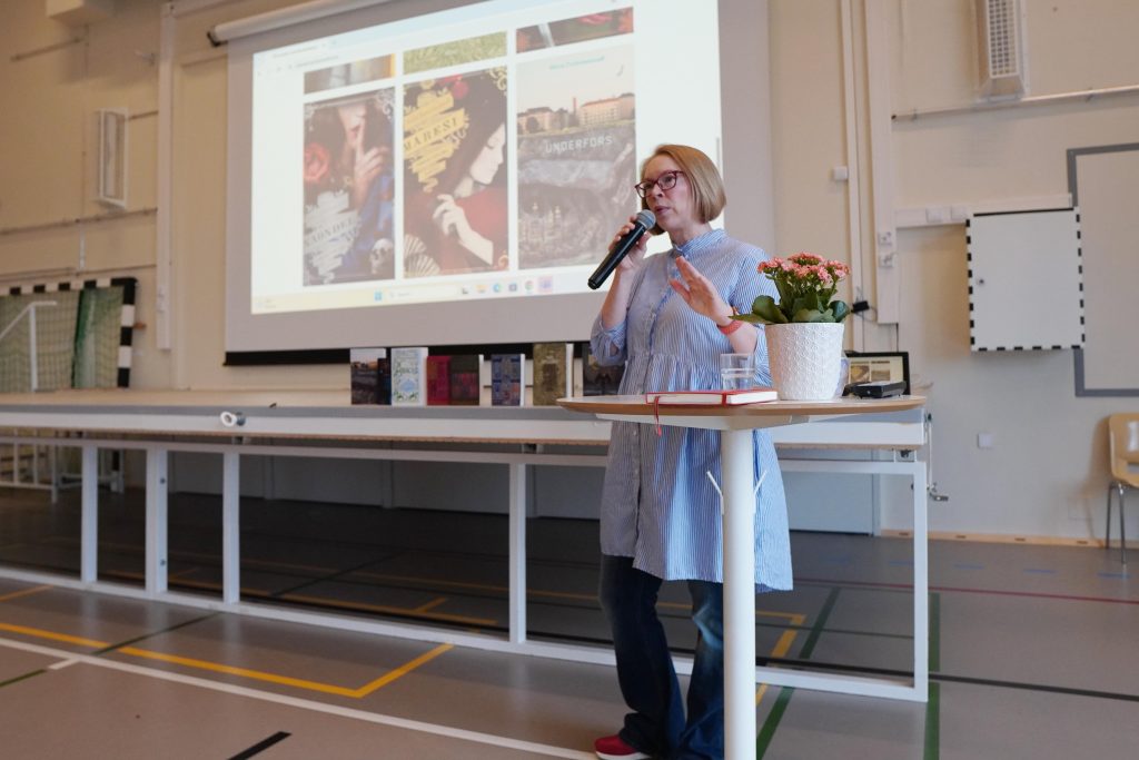 Maria Turtschaninoff slog igenom som fantasyförfattare i en tid när genren ännu främst betraktades som något för barn.